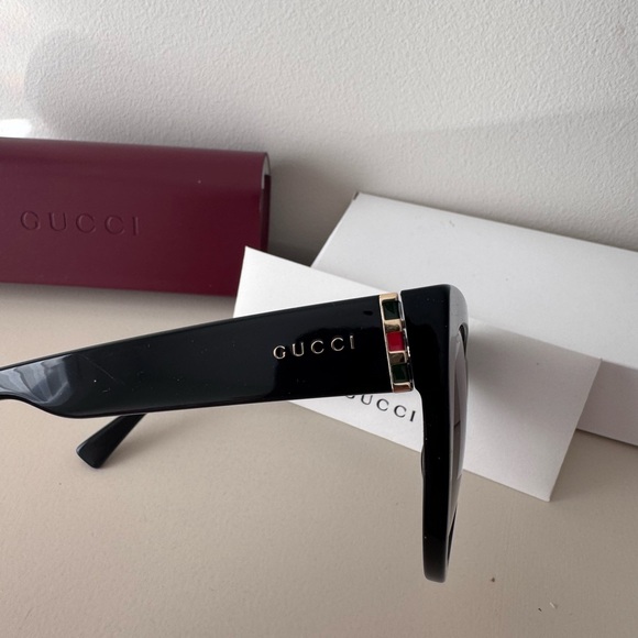 Gucci Black Cat-Eye Sunglasses main image 4